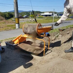 土ふるいの様子